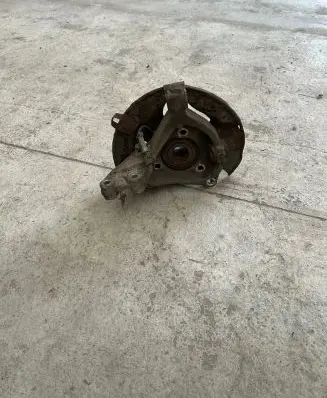 Front wheel hub