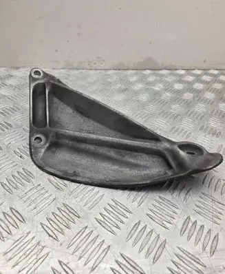 Engine mounting bracket