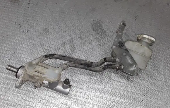 Mitsubishi Grandis Master brake cylinder