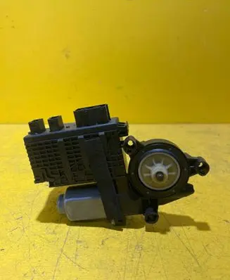 Volvo S40 Front door window regulator motor 9682495680