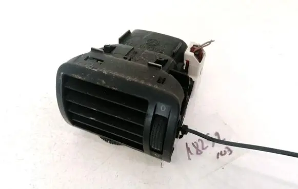 Volkswagen PASSAT B5 Dash center air vent grill 3B0819703A