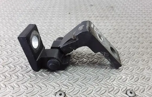 Skoda Octavia Mk1 (1U) Front door upper hinge