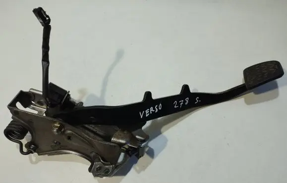 Toyota Corolla Verso AR10 Clutch pedal 
