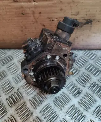 Renault Trafic III (X82) Fuel injection high pressure pump 0445010406 1846430