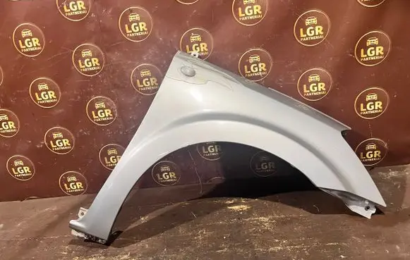 Nissan Quest Fender