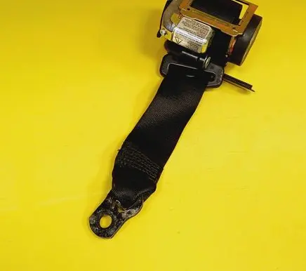 Rear seatbelt