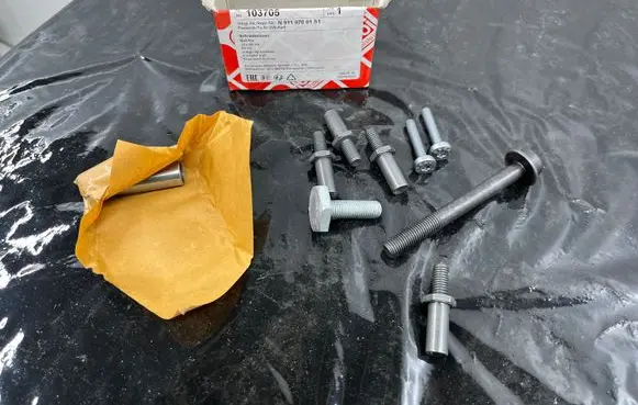 Volkswagen Golf V Cylinder head bolts 91197001 FE103705 03C103825A