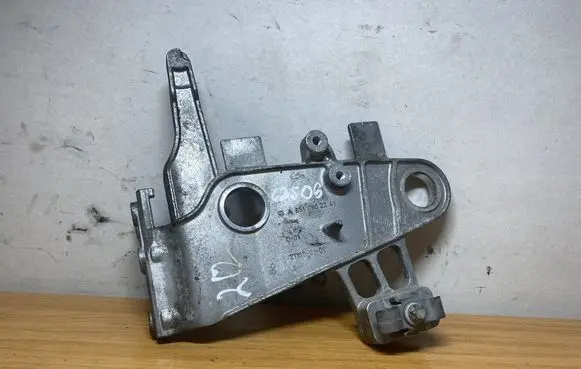 Mercedes-Benz E W212 Air filter cleaner box bracket assembly A6510902241 C2506