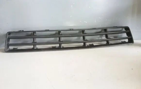Volkswagen Golf IV Front bumper lower grill 1J0853677
