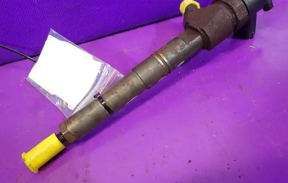 Opel Astra H Fuel injector