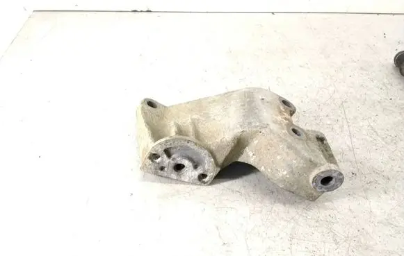 Opel Zafira A Engine mounting bracket 92021 90571112