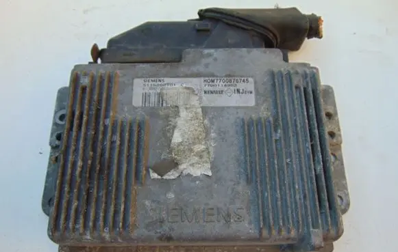 Renault Scenic III - Grand scenic III Engine control unit/module 7700875745