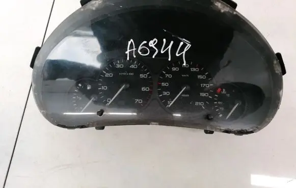 Peugeot Partner Speedometer (instrument cluster) 9662745180 DFKL3L67