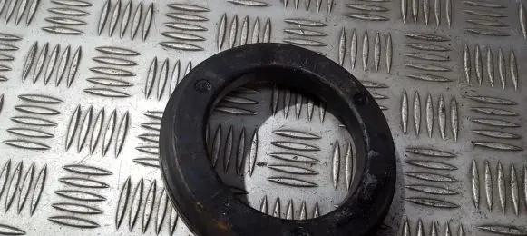 Renault Megane II Coil spring mount 