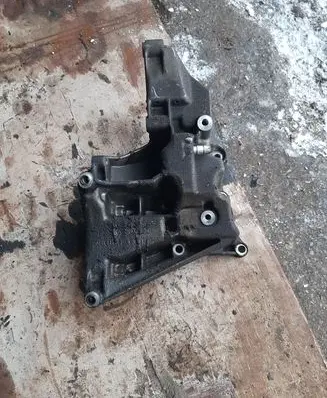 Mercedes-Benz C W203 A/C compressor mount bracket R1112361330