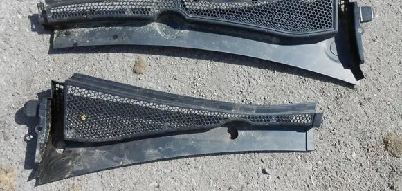 Peugeot 208 I Wiper trim 9673303277