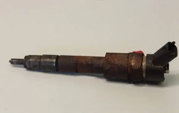 Volvo S40, V40 Fuel injector 7700111014 0445110021