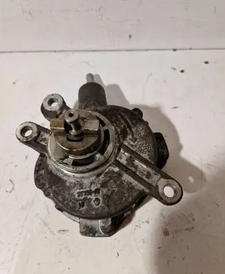 Toyota Avensis T270 Vacuum pump ST567