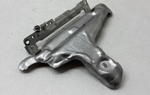 Porsche Macan (95B) Heat shield in engine bay 94611133731
