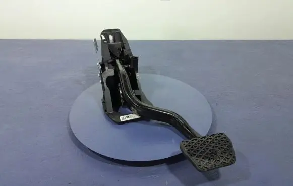 BMW 7 G11 G12 Accelerator throttle pedal 6861771