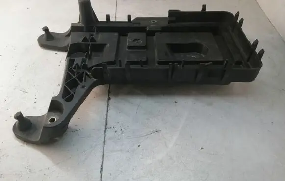 Volkswagen Golf V Battery box tray 1K0915333C