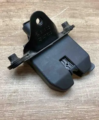 Skoda Octavia Mk2 (1Z) Tailgate window lock/catch/latch 1Z5827501D BN3CZ