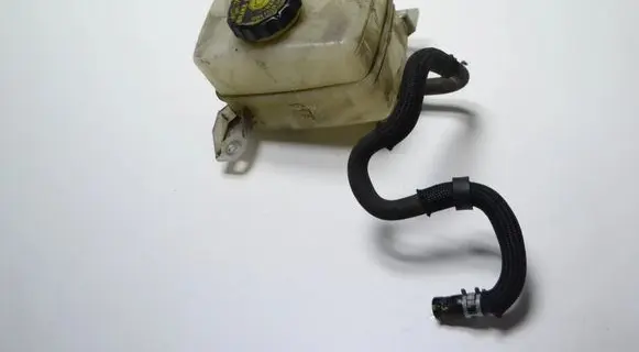 Brake fluid reservoir