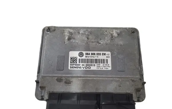 Volkswagen Golf V Engine control unit/module 06A906033EM 5WP4032203