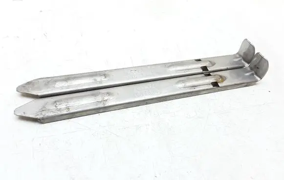 Headlight/headlamp mounting bracket