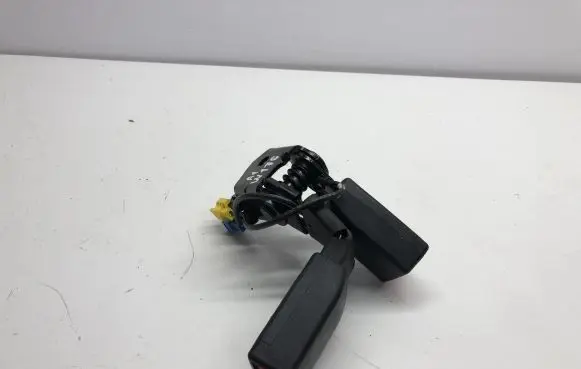 Mercedes-Benz A W176 Middle seatbelt buckle (rear) A1768600469