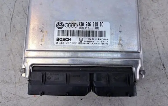Volkswagen PASSAT B5.5 Engine control unit/module 4B0906018DC