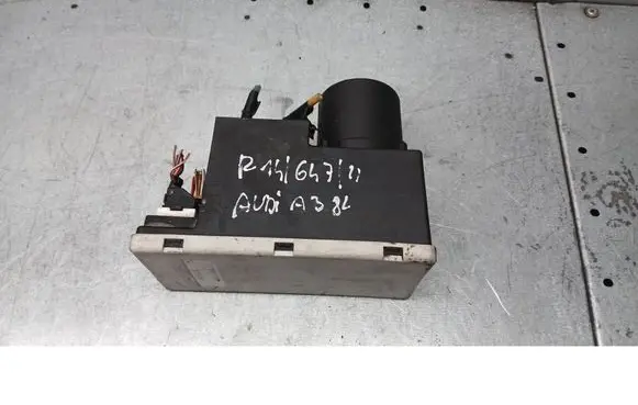 Audi A3 S3 8L Central locking vacuum pump 8L0862257A