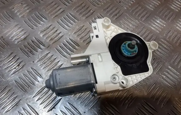 Volkswagen Touareg II Front door window regulator motor 8K0959801B