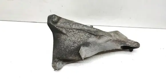 BMW 1 E81 E87 Engine mounting bracket 6764574