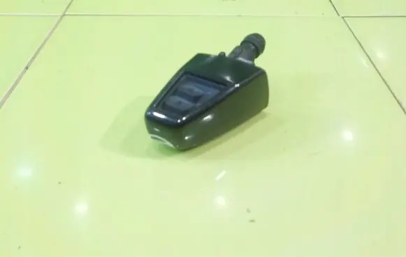 BMW X3 E83 Headlight washer pump PRZOD