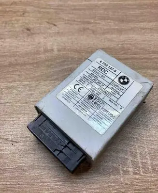 BMW 5 E39 Tire pressure control unit 6752127 67521279