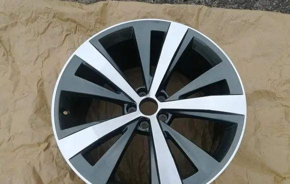 Audi Q8 R21 alloy rim 4M8601025AA