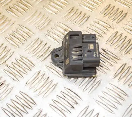 BMW 5 F10 F11 Glow plug pre-heat relay 0522120103 8570087