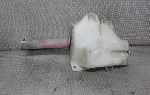 Mitsubishi Grandis Windshield washer fluid reservoir/tank