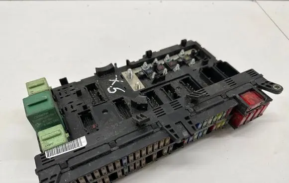 BMW X5 E53 Fuse module V6920640E