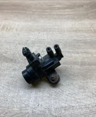 Renault Trafic I Vacuum valve 7700109099