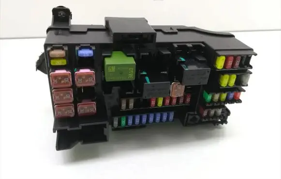 Opel Mokka X Fuse module 6-2109261-2 1901182465 GS2S1181211