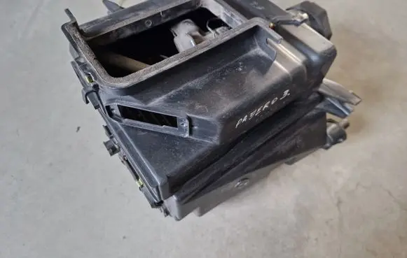 Mitsubishi Pajero Sport I Interior heater climate box assembly housing MR568350