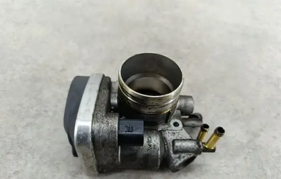 Volkswagen Golf V Throttle body valve 06A133062AT