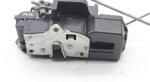 Opel Antara Coupe door lock (next to the handle) 