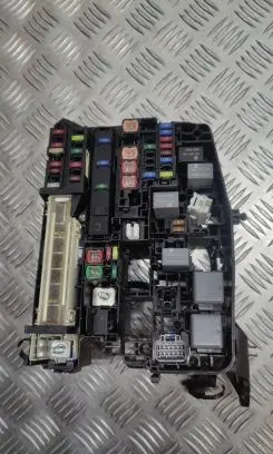 Toyota Verso Fuse box set 821110FN00
