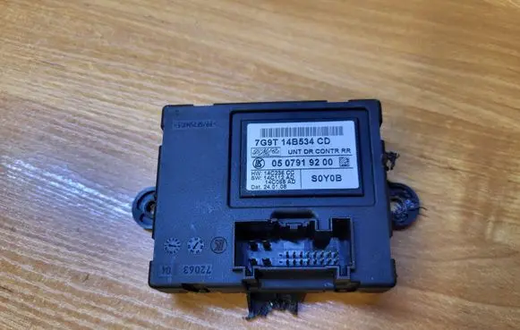 Volvo V70 Door control unit/module 7G9T14B534CD 0507919200 14823608