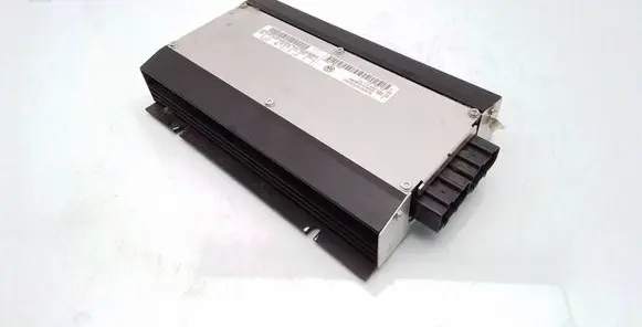 Volkswagen PASSAT B6 Sound amplifier 3C0035456D 28027246