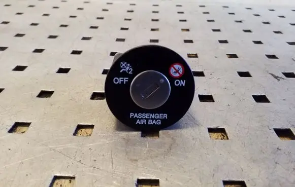 Hyundai ix35 Passenger airbag on/off switch 