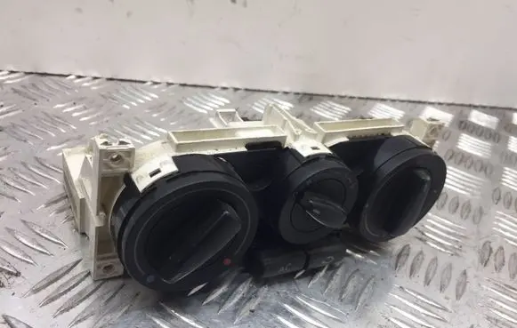 Volkswagen Golf IV Climate control unit 1J0819147 575 1J0819147A